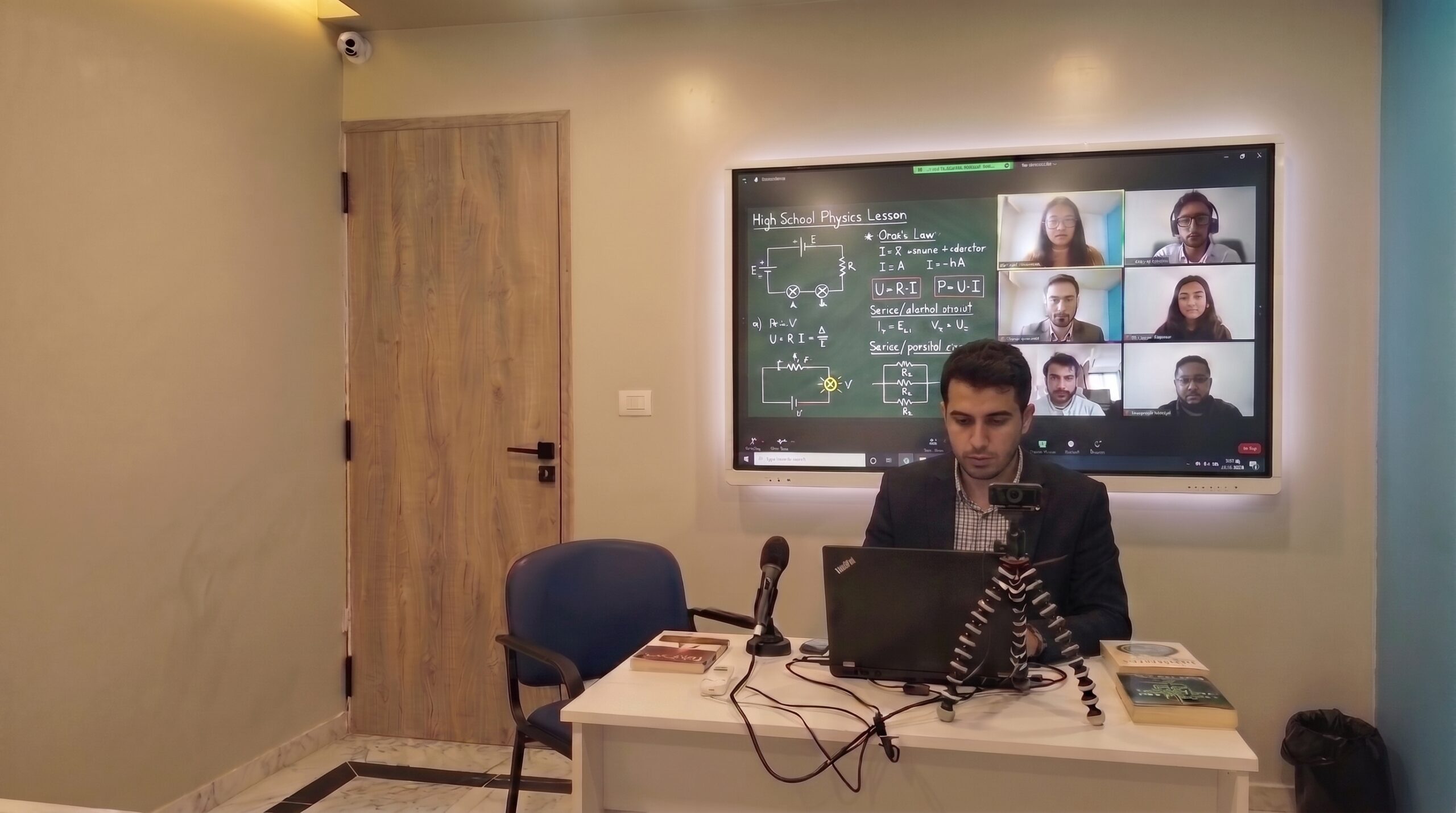 Enseignement à distance chez BFT Education Group - Professeur qualifié dispensant un cours en ligne